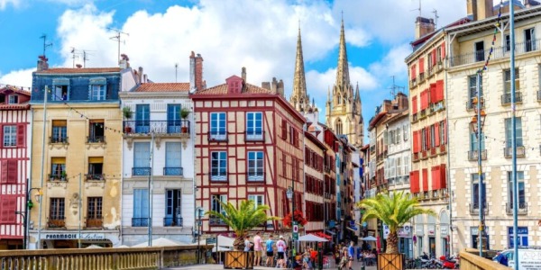 Goûtez au Sud-ouest : notre guide des boissons du Pays Basque.
