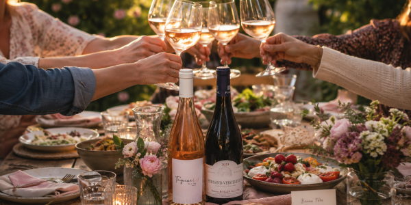 Quels vins offrir pour la Fête des Mères ? Nos meilleures idées cadeaux autour du vin